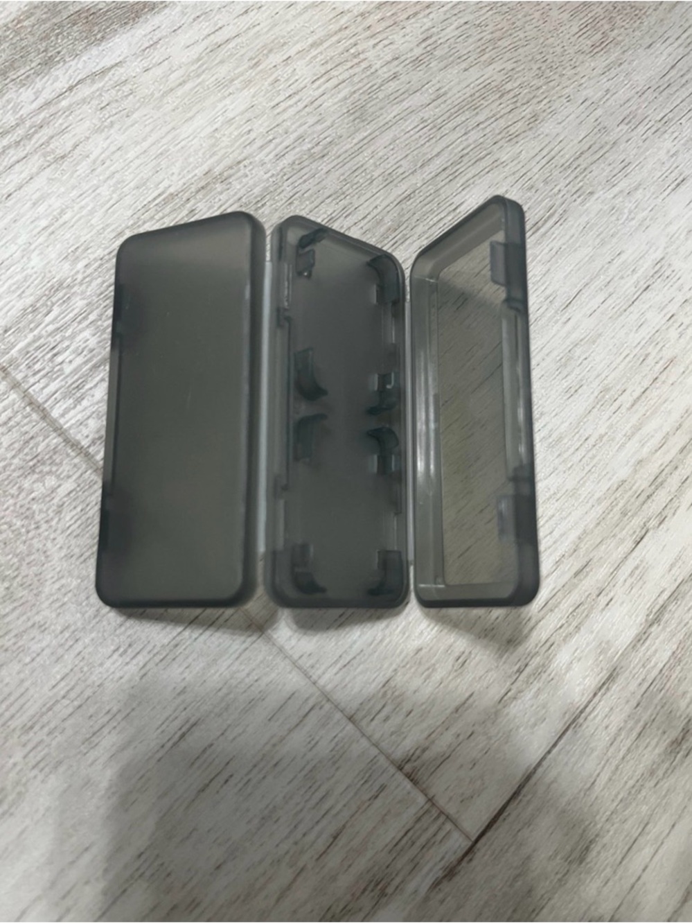 Slim 4 Compartment Storage Case in Smoky Gray for switch games